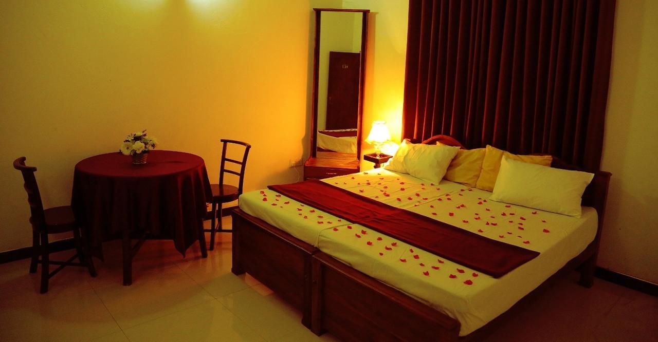 Grand Hilton Hotel Negombo Dış mekan fotoğraf